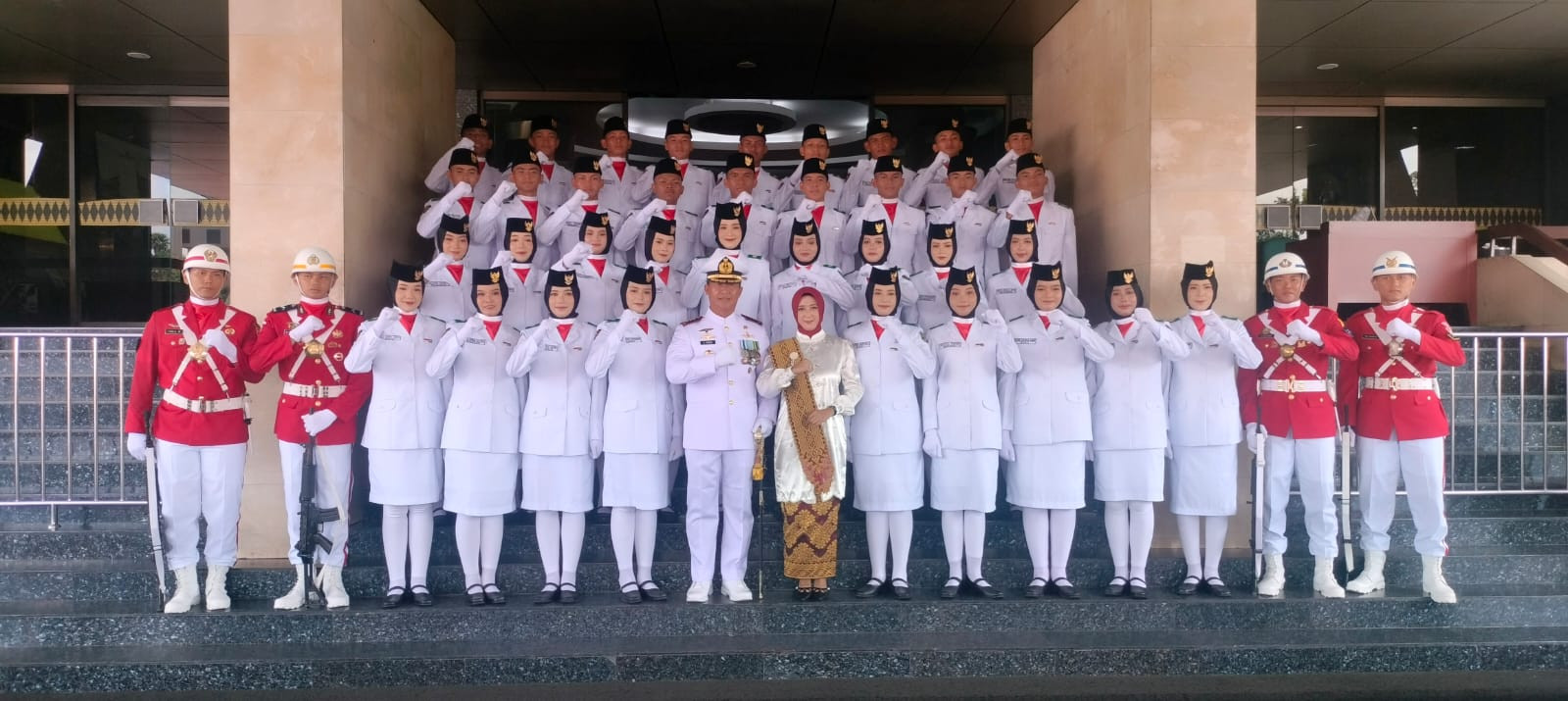 Teguhkan Semangat Bersatu, Berdaulat dan Maju, Danlanal Dumai Ikuti Upacara Bendera Memperingati HUT Ke-80 Kemerdekaan Republik Indonesia