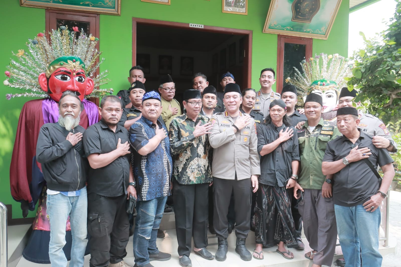 Kapolres Metro Jakut Sambangi Ponpes Ash Sholihin Al Abror, Ajak Tokoh Agama Jaga Kamtibmas