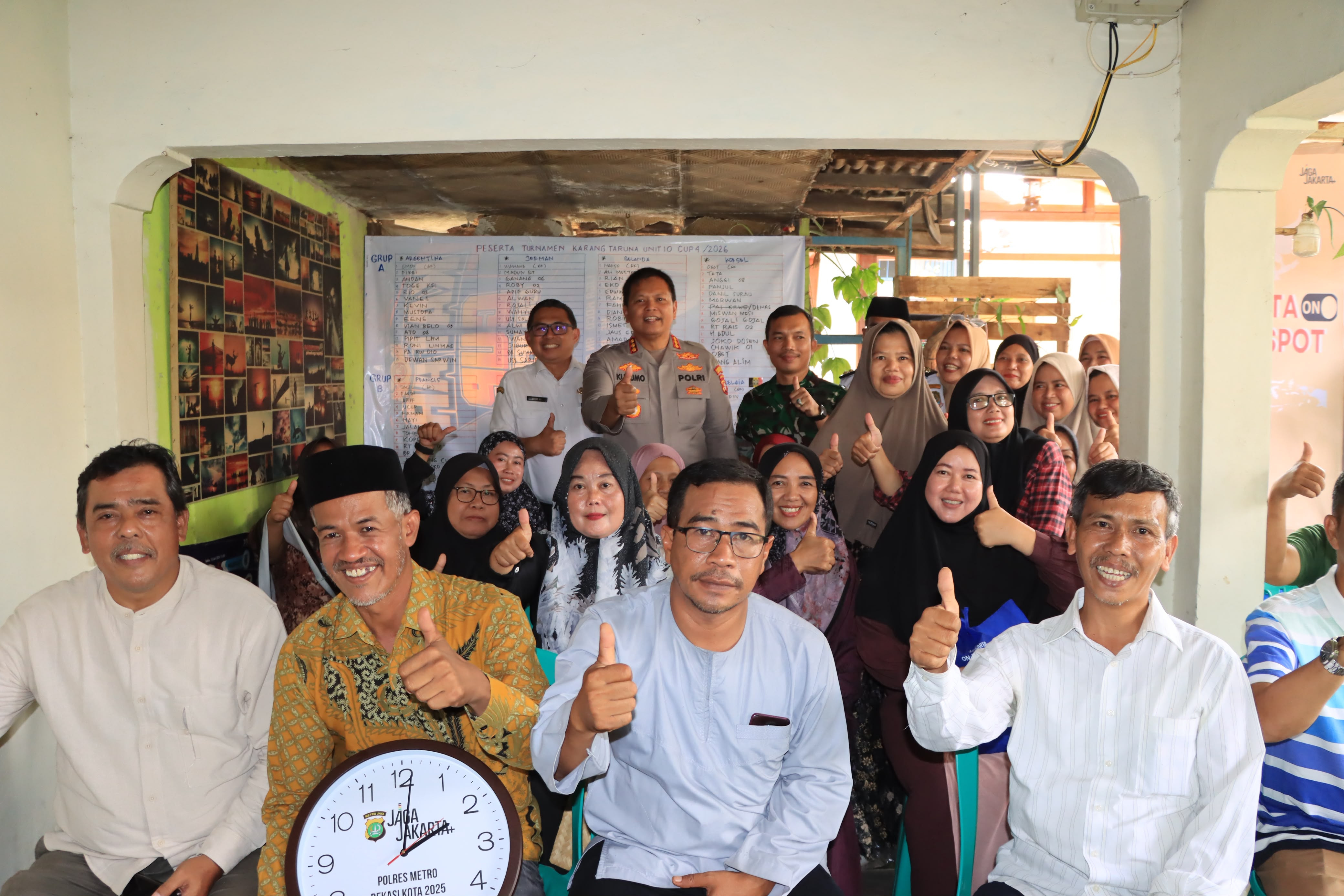 Program Jaga Jakarta On The Spot Kapolres Metro Bekasi Kota: Serap Aspirasi Warga Bantar Gebang dan Gandeng Mahasiswa Cipayung Plus serta Bagikan Sembako
