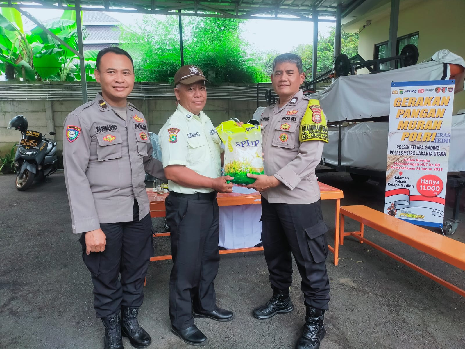 Polsek Kelapa Gading Gelar Gerakan Pangan Murah, Warga Antusias Beli Beras SPHP