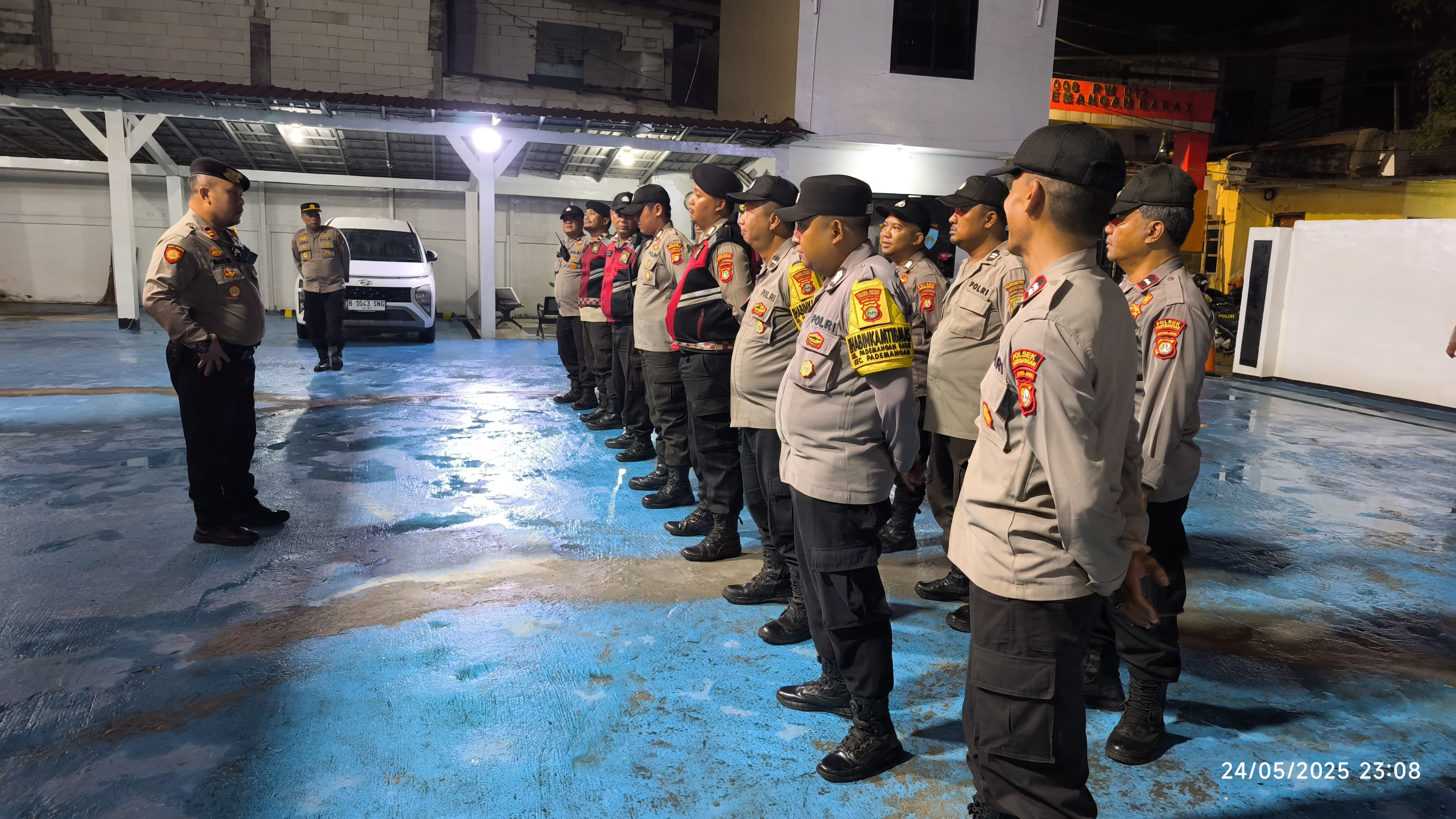 Polsek Pademangan Gelar Apel KRYD, Tingkatkan Keamanan Wilayah pada Malam Hari