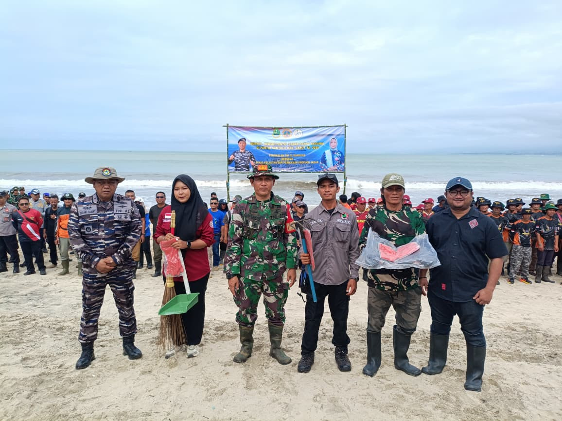 Pantai Santolo Garut Menjadi Sasaran Berikutnya Bersih Pantai  (Jabar Raksa Sagara) TNI AL Bandung Bersama DKP Provinsi Jawa Barat