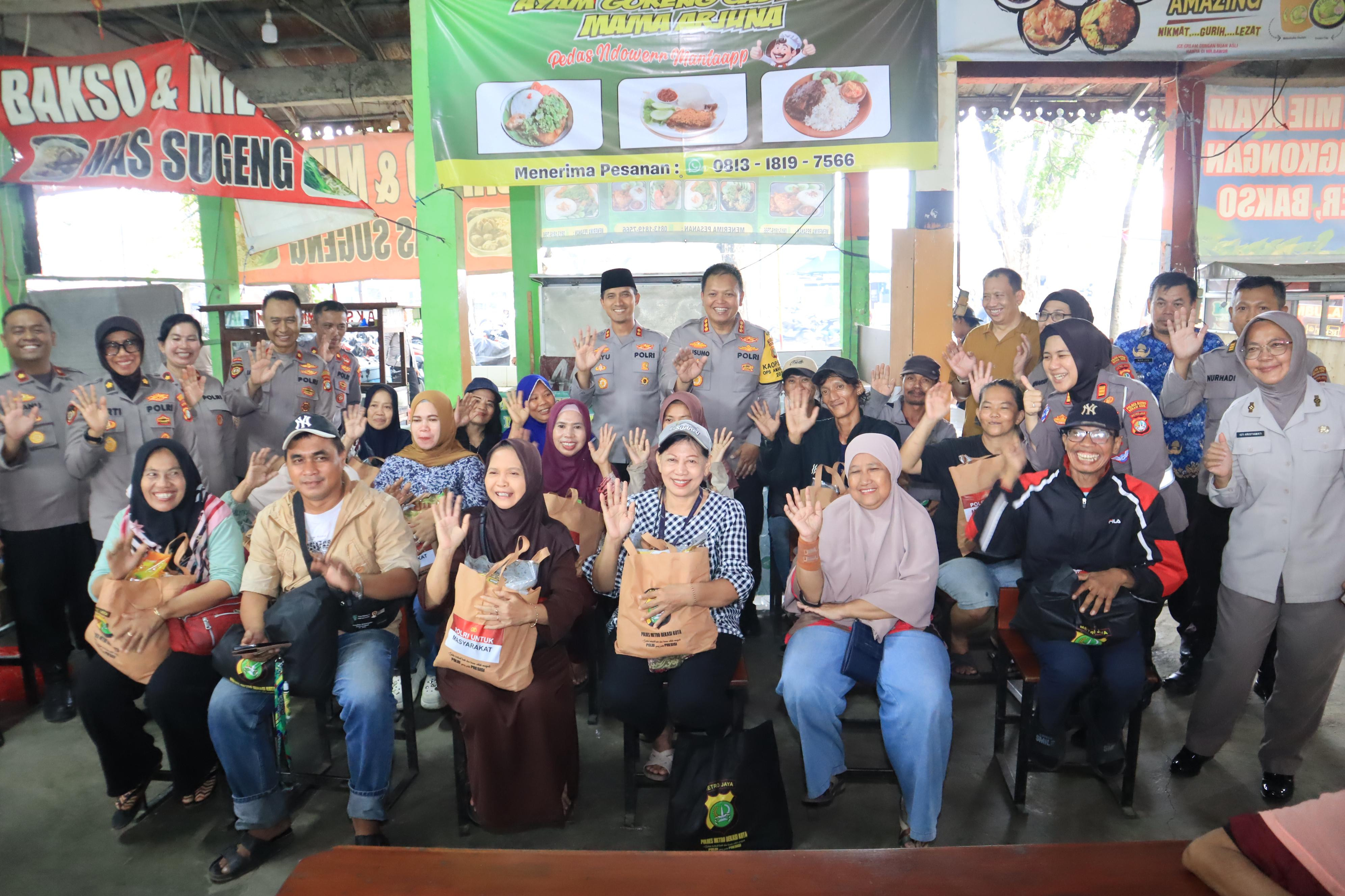 Kapolres Metro Bekasi Kota Hadir Bakti Sosial dan Bakti Kesehatan