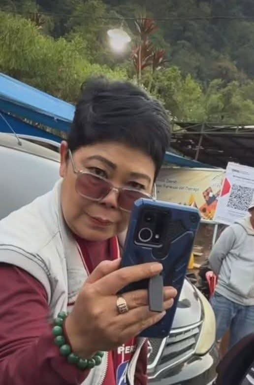 Lia Hambali Klarifikasi Foto Viral di Air Panas Doulu: Saya Bertugas Sebagai Jurnalis