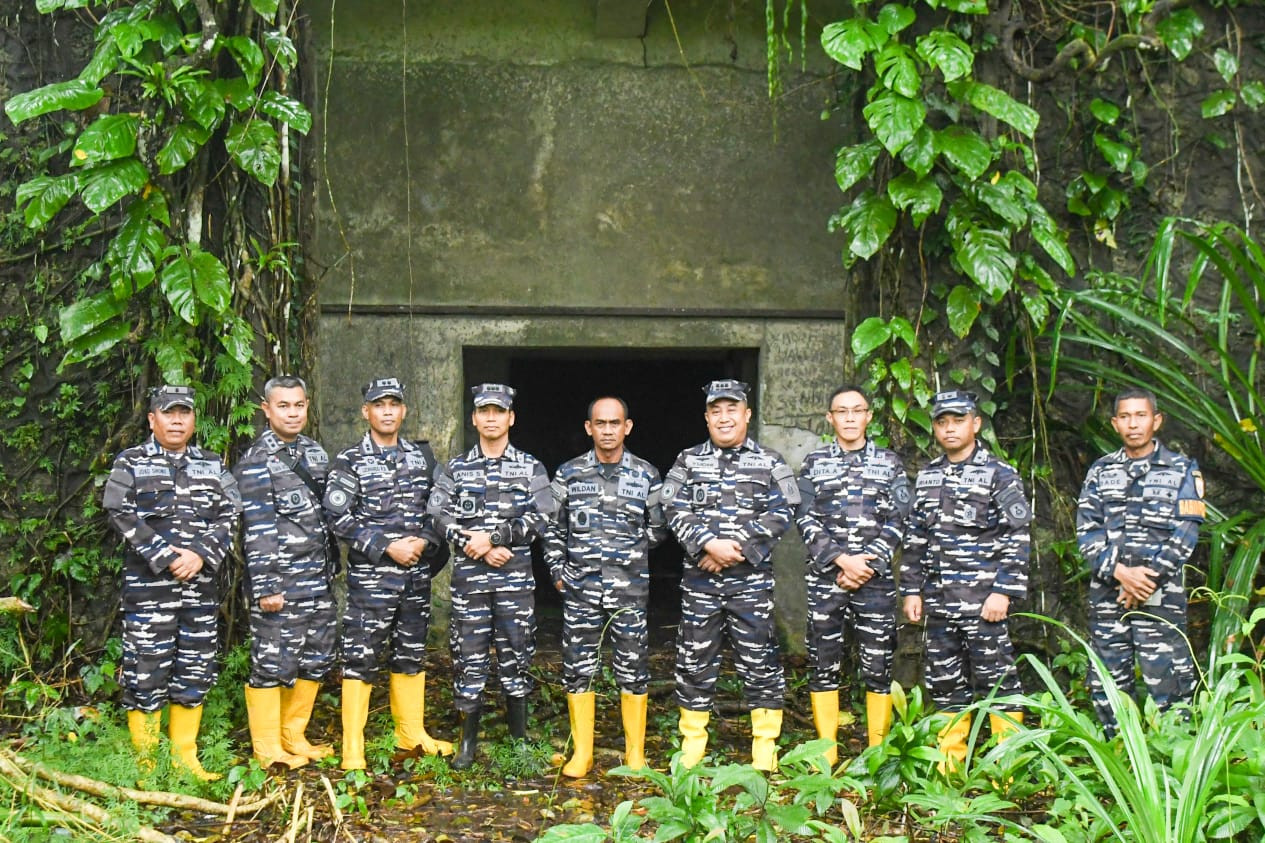 Kadisfaslanal Didampingi Aslog Dankodaeral IX Tinjau Lahan TNI AL di Dusun Karang-Karang Kota Ambon