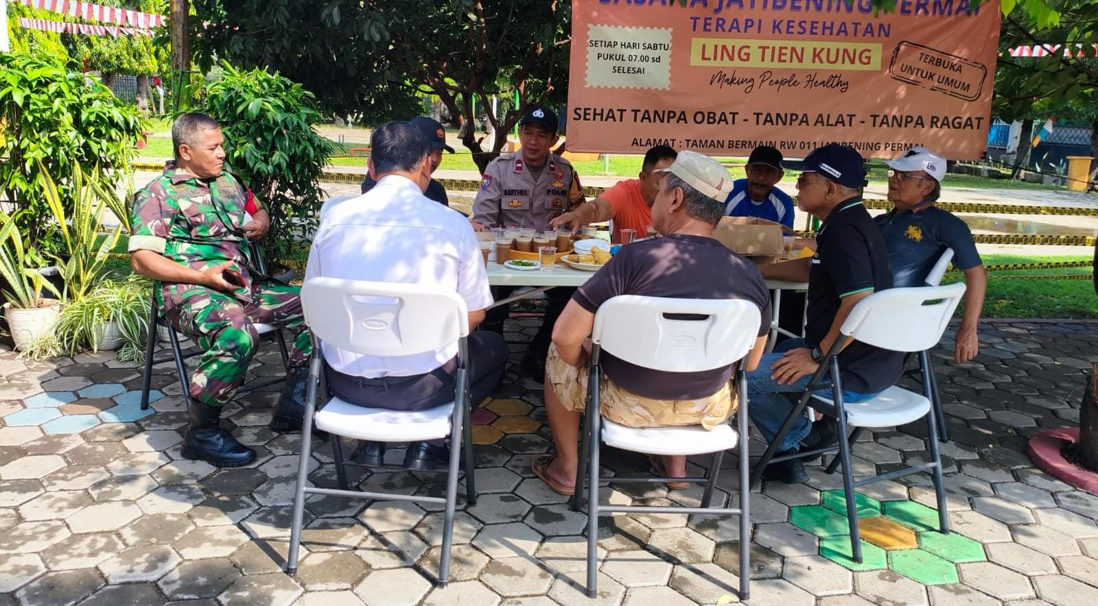 Bhabinkamtibmas dan Babinsa Jatibening Sambang Warga, Ingatkan Waspada Kejahatan dan Tawuran Remaja