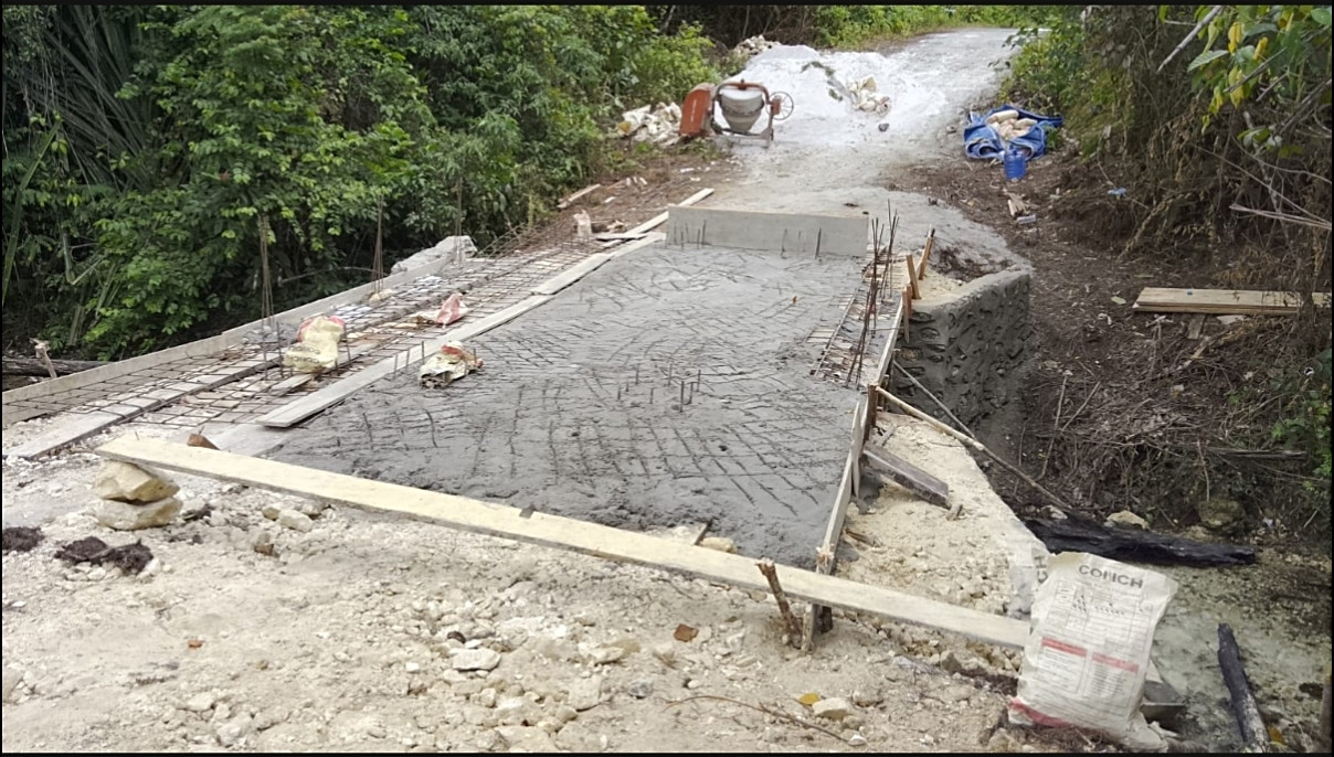 Rehab Jembatan TMMD Ke-129 Pengecoran Bagian Atas Jembatan Hampir Rampung, Akses Masyarakat Kampung Sesor Segera Lebih Aman dan Lancar