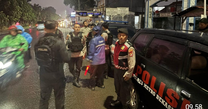 Operasi Berantas Jaya-2025 : Patroli Mobile Samapta Polres Metro Bekasi Kota