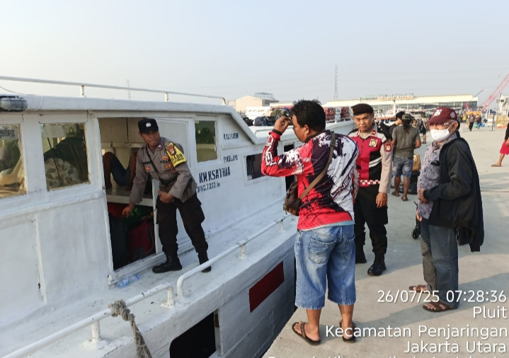 Polsek Kawasan Sunda Kelapa Polres Priok Laksanakan Pengamanan Wisata Kepulauan Seribu di Dermaga Kali Adem