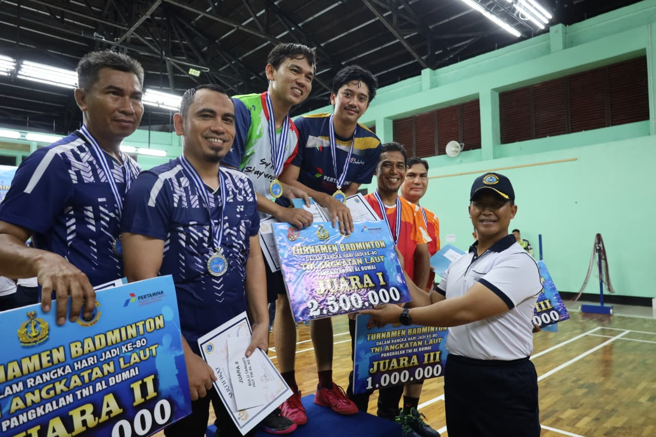 Semangat Sinergi dan Sportivitas Warnai Penutupan Turnamen Badminton  HUT Ke-80 TNI Angkatan Laut di Kota Dumai