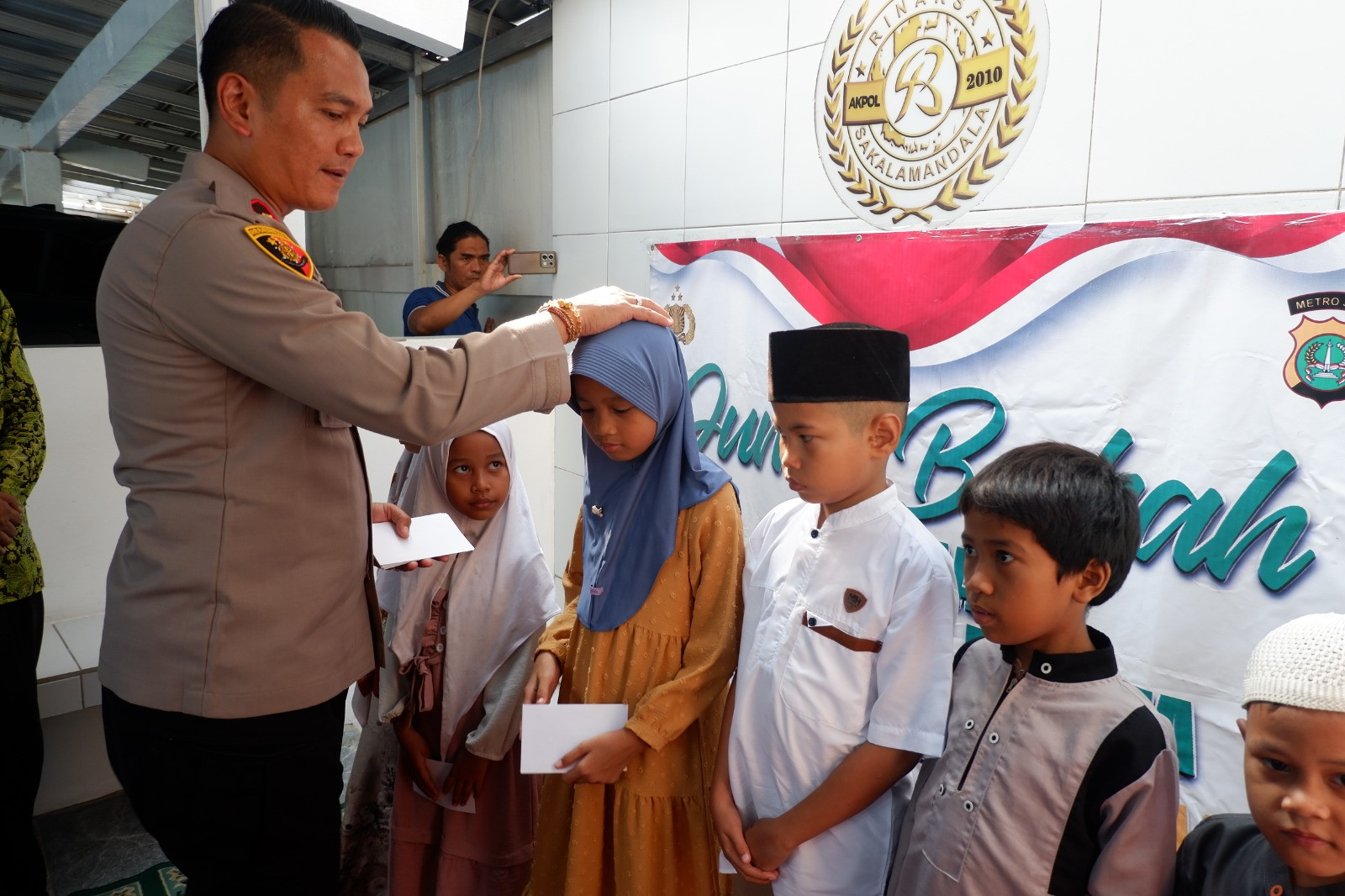 Polsek Pademangan Gelar Syukuran dan Santunan untuk Anak Yatim Piatu