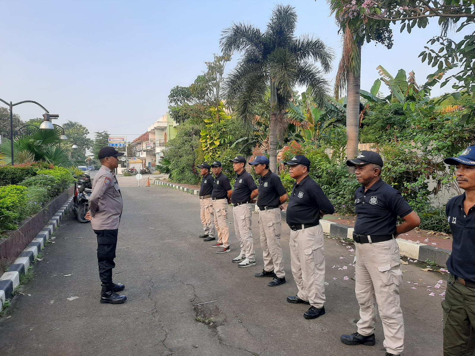 Bhabinkamtibmas Bintara Latih Satpam RW 12 Perkuat Keamanan Lingkungan