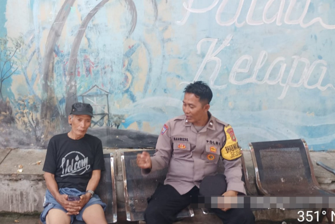 Bhabinkamtibmas Pulau Kelapa Sambangi Tokoh Masyarakat, Jalin Sinergi untuk Tingkatkan Keamanan Wilayah