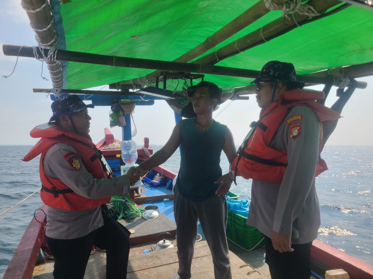 Satpolairud Polres Kepulauan Seribu Gelar Patroli Laut, Himbau Nelayan Gunakan Life Jacket dan Waspada Cuaca Buruk