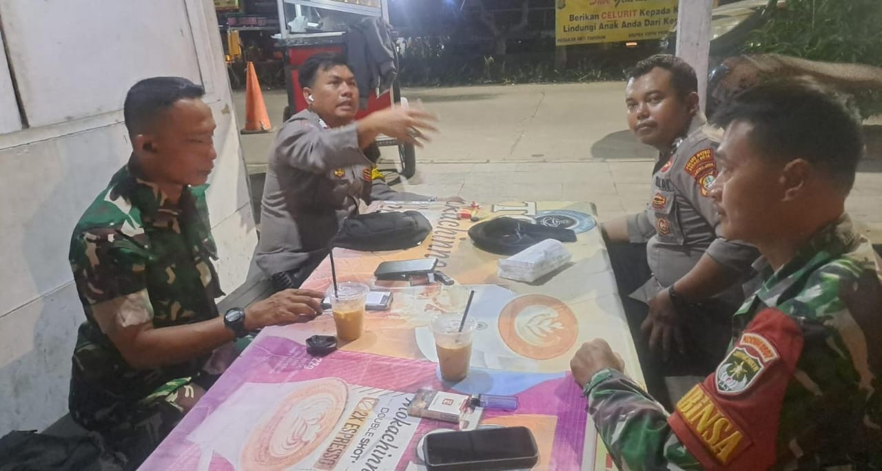 BHABINKAMTIBMAS KELURAHAN HARAPAN MULYA LAKSANAKAN PATROLI MALAM, CIPTAKAN SITUASI KONDUSIF DI WILAYAH