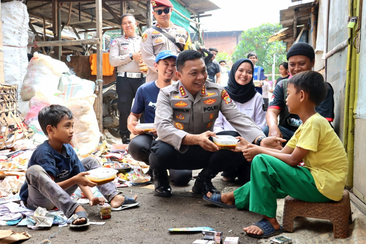 Masakan Hotel Disajikan untuk Warga Slum Area Sukmajaya, Kolaborasi Sosial Rayakan Idul Adha