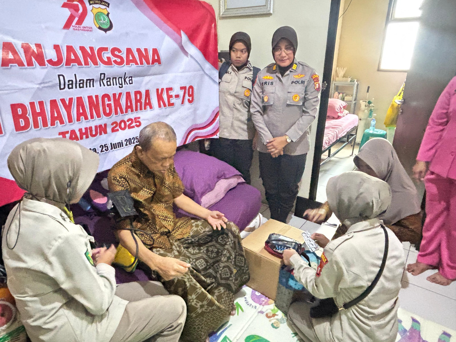 Anjangsana Polres Kepulauan Seribu ke Personel Sakit Menahun , Wujud Kepedulian di Hari Bhayangkara ke-79