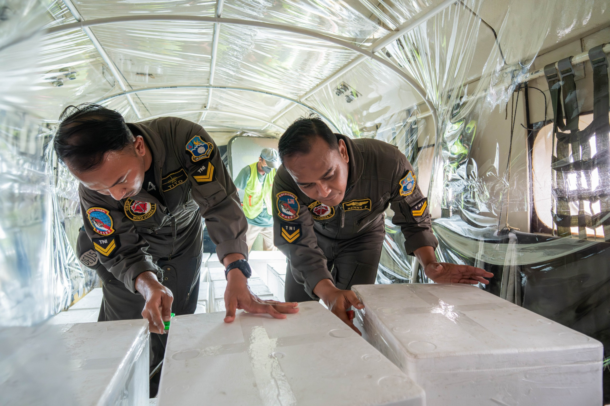Percepat Penanganan Karhutla di Palembang, Satgas OMC Semai Dry Ice dan NaCl sebanyak 5 sorti