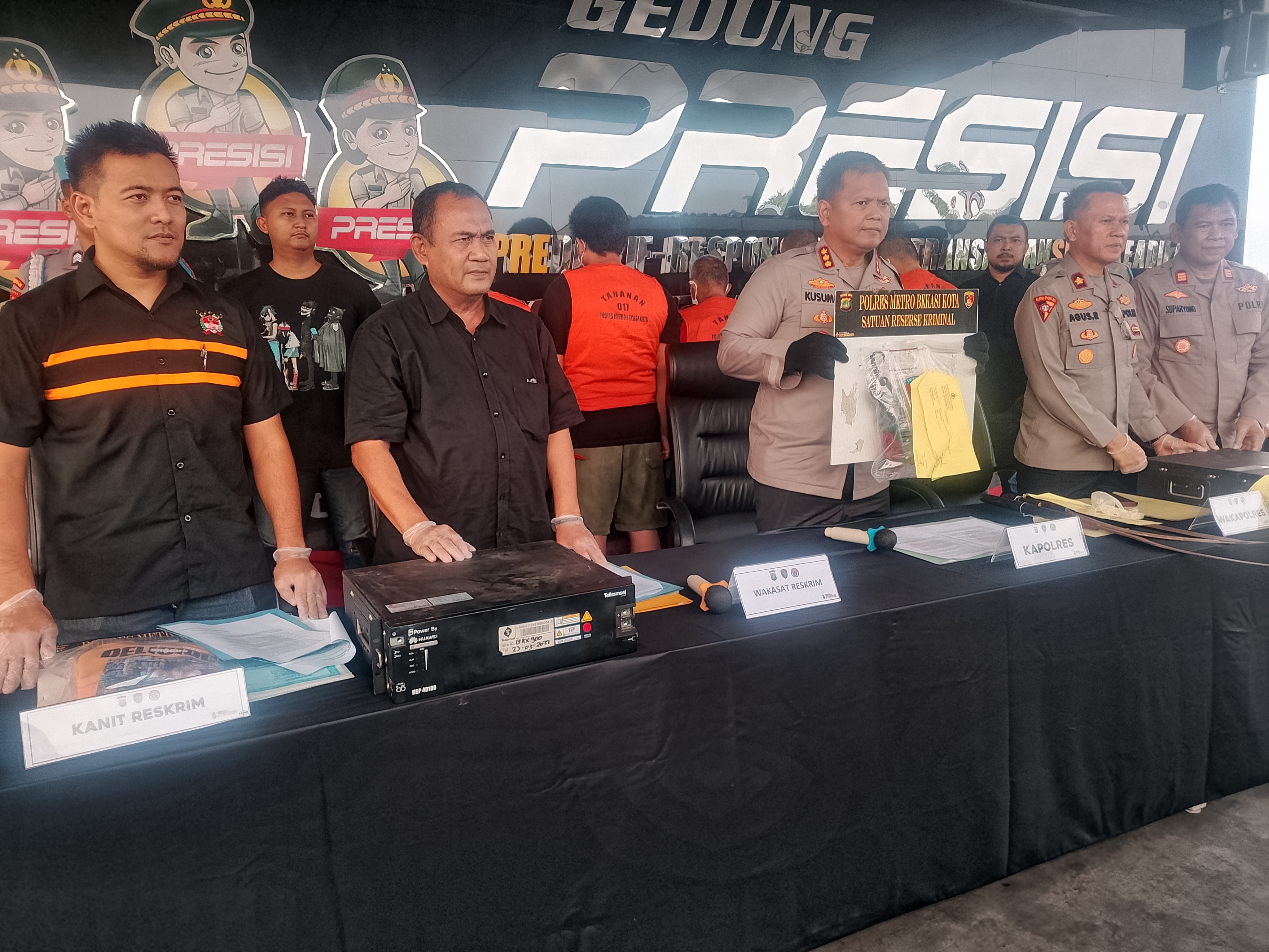 Polres Metro Bekasi Kota Ungkap Curat Baterai BTS Milik Telkomsel, Lima Pelaku Ditangkap