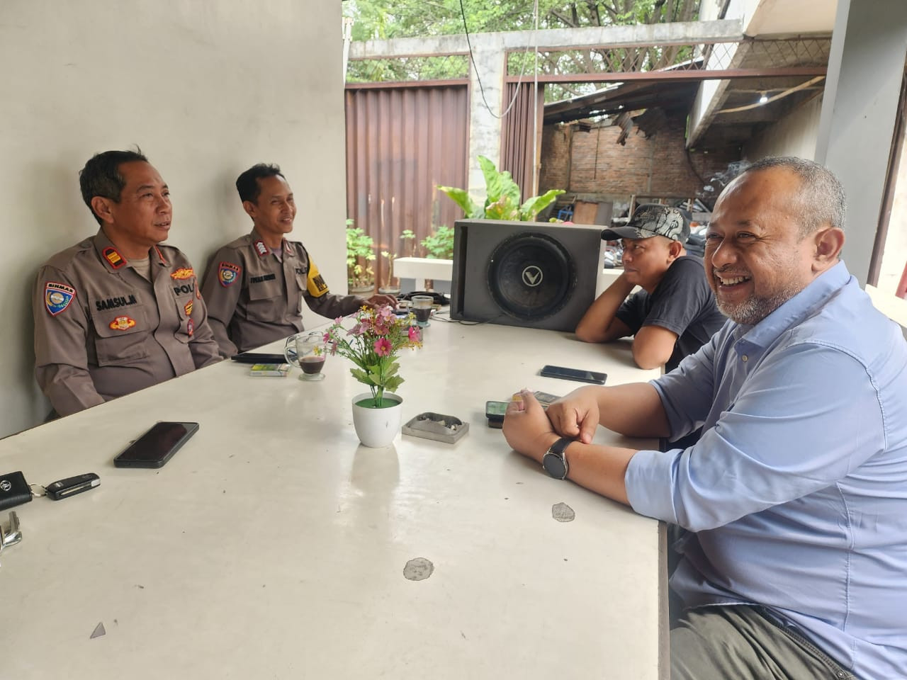 Polsek Bekasi Barat Sambangi Ketua RT dan Tokoh Masyarakat Bintarajaya, Ajak Warga Jaga Kamtibmas