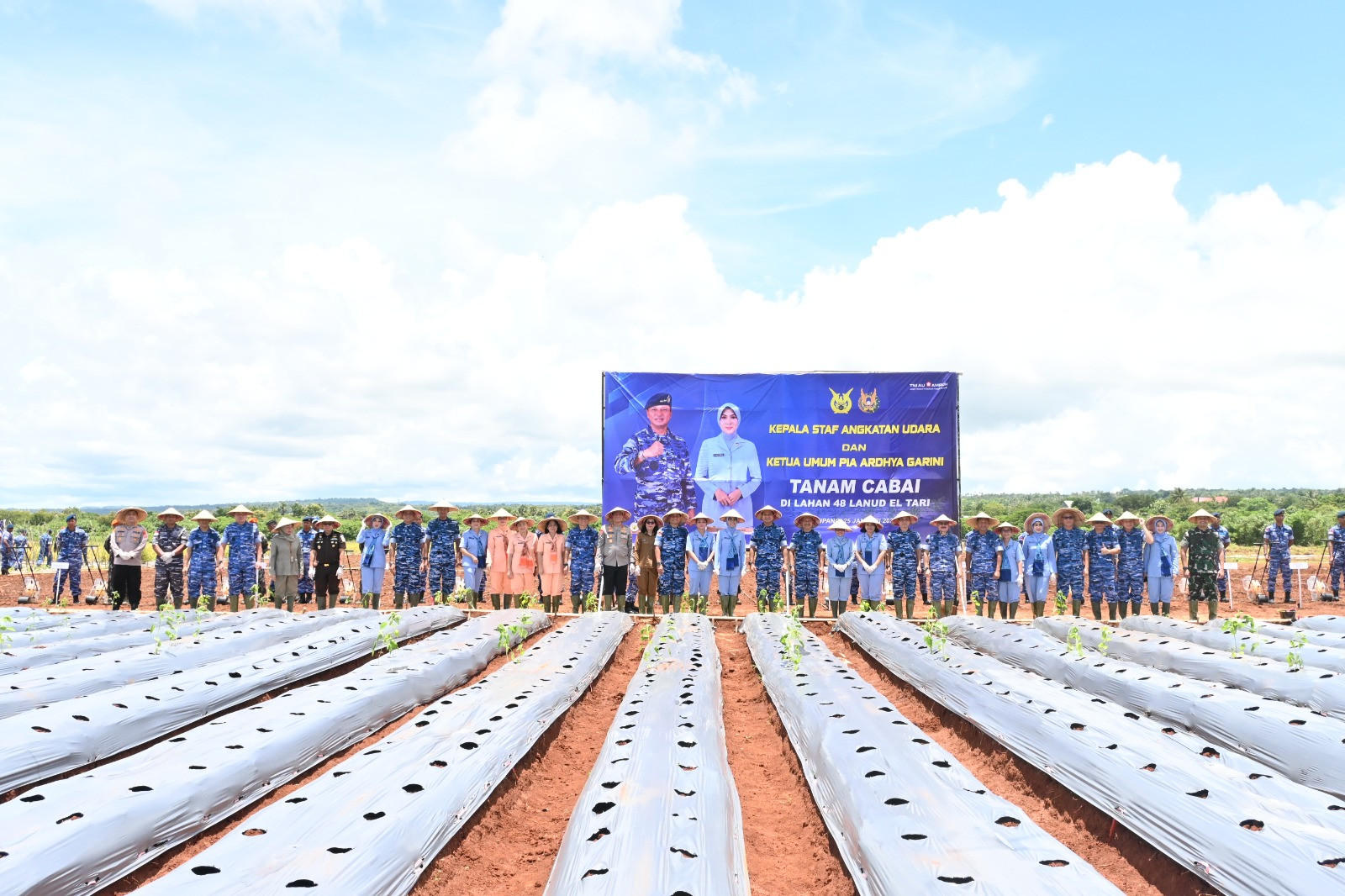 PANGKOOPSUD II DAMPINGI KASAU TERIMA HIBAH TANAH DARI PEMKAB SUMBA TIMUR DAN LEMBATA