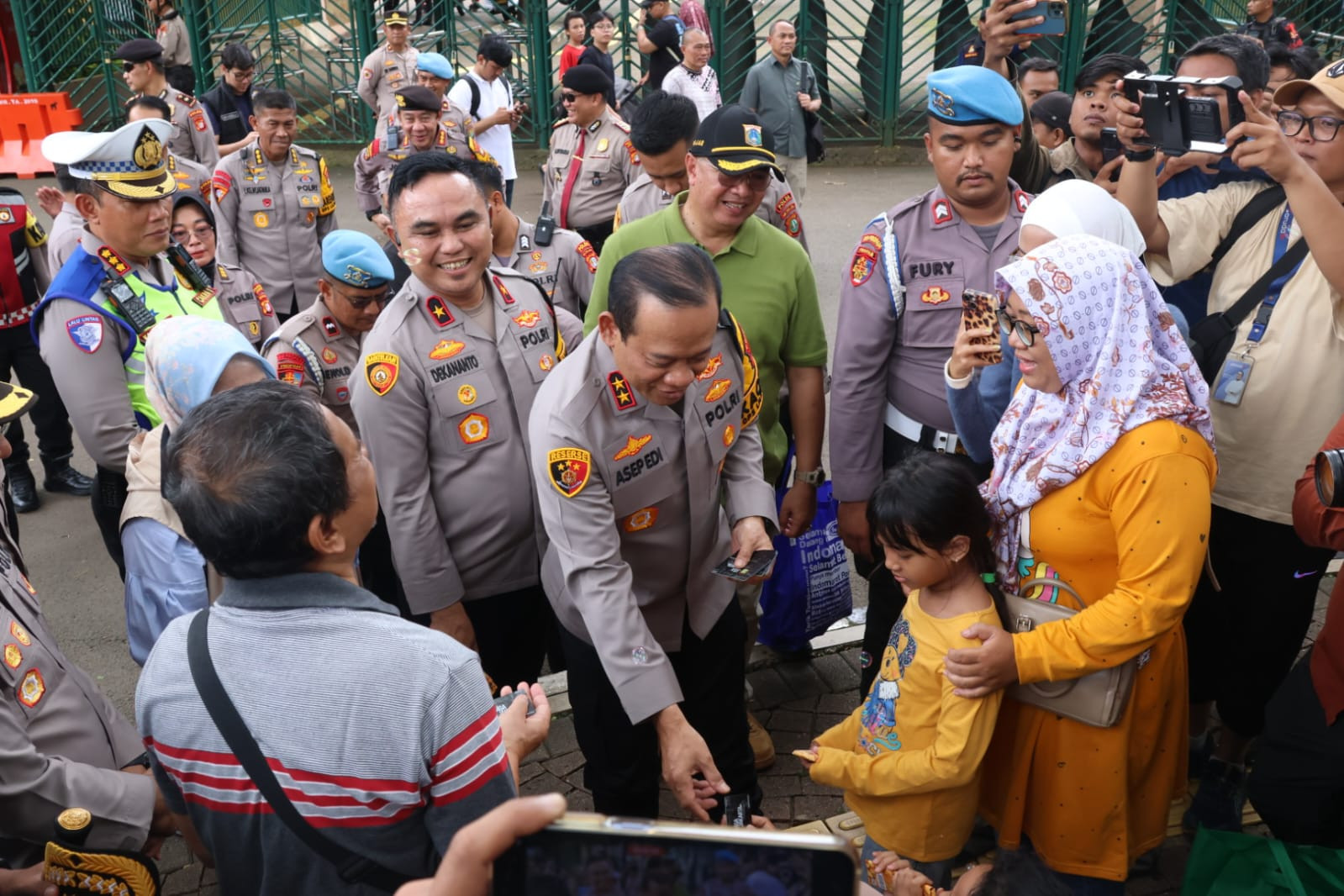 Kapolda Metro Jaya Tinjau Ragunan yang Ramai Saat Libur Akhir Tahun, Pastikan Aman dan Kondusif