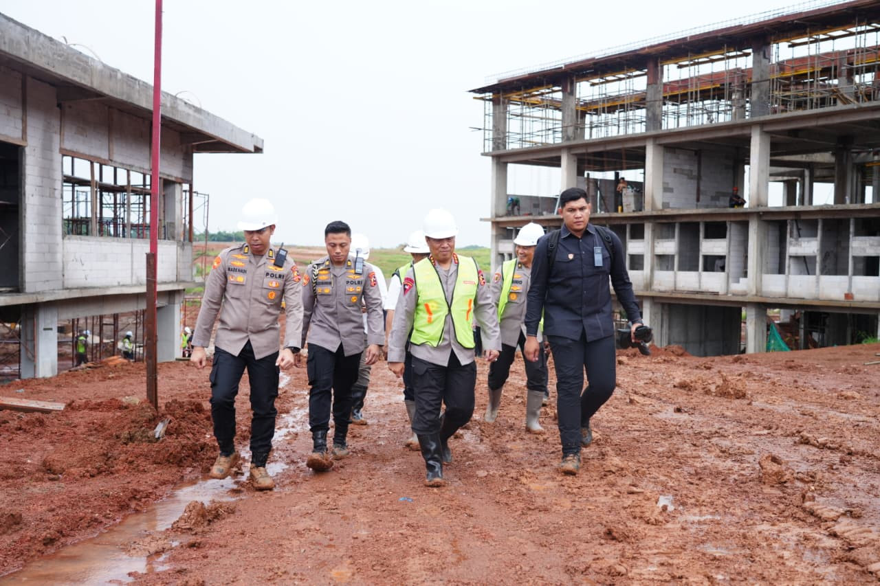 Wakapolri Tinjau Pembangunan SMA Kemala Taruna Bhayangkara, Progres Capai 43 Persen