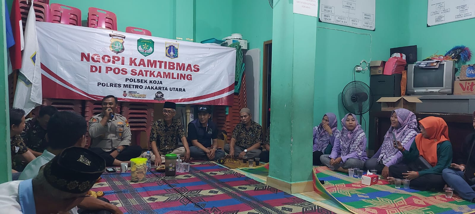 Ngopi Kamtibmas Kapolsek Koja Ajak Warga RW 03 Kel. Rawa Badak Selatan Jaga Keamanan Lingkungan