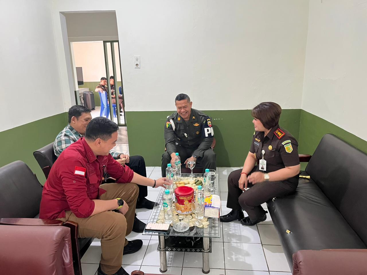 Perkuat Sinergi Penegakan Hukum, Kajari Karo Kunjungi Subdenpom 1/2-1 Tanah Karo