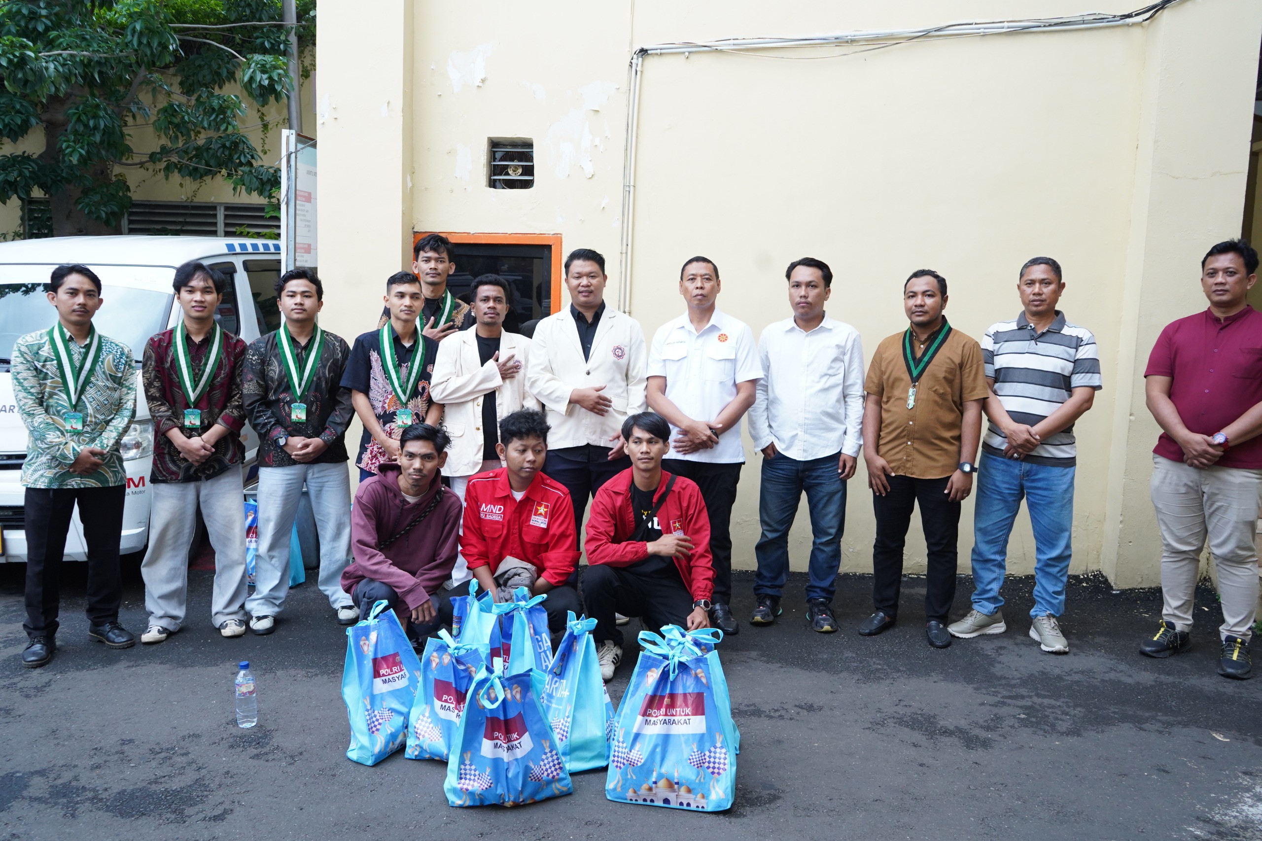 Aksi Nyata Polri Untuk Masyarakat, Kapolres Metro Jakut Salurkan 50 Paket Tali Asih