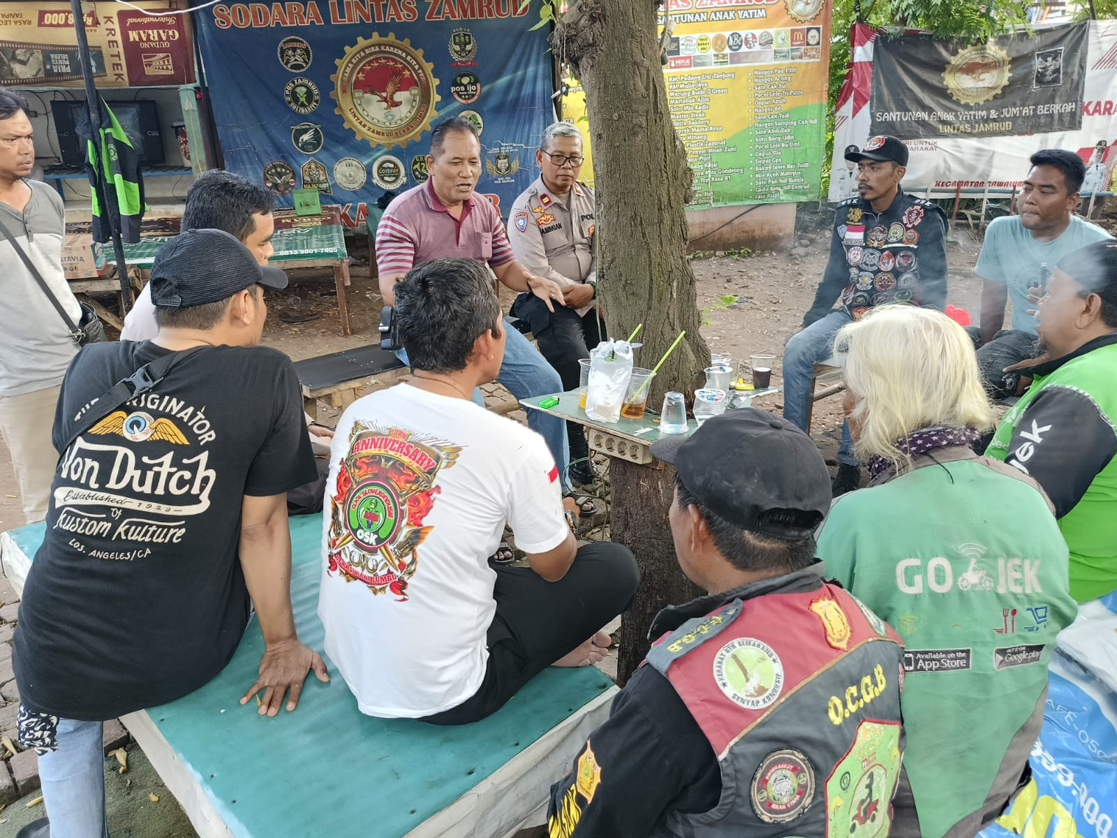 Jum'at Berkah, Polsek Bantargebang Bersama Komunitas Ojol Mustikajaya