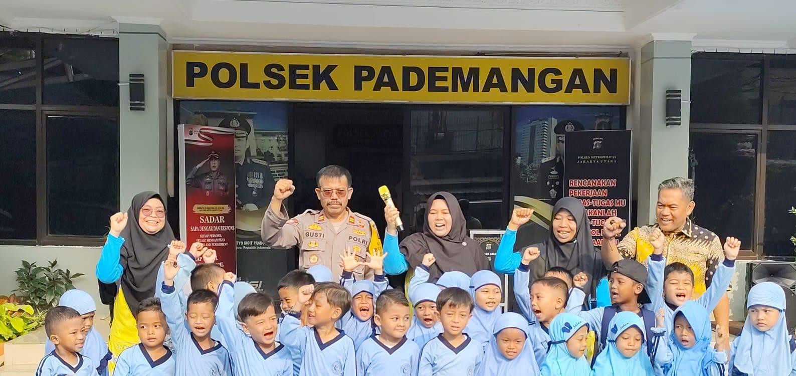 Polsek Pademangan Ajak Anak TK Kenal Lebih Dekat Profesi Polisi Lewat Program “Polisi Sahabat Anak”