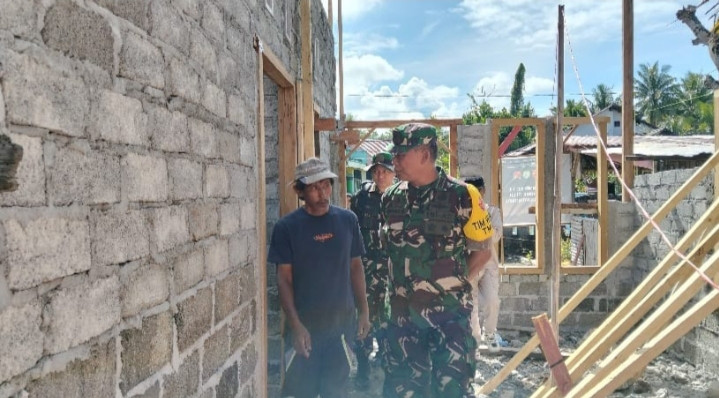 Dansatgas TMMD Ke-124 Kodim 1501/Ternate Dampingi Tim Wasev Tinjau Sasaran TMMD di Kec. Sahu, Halmahera Barat