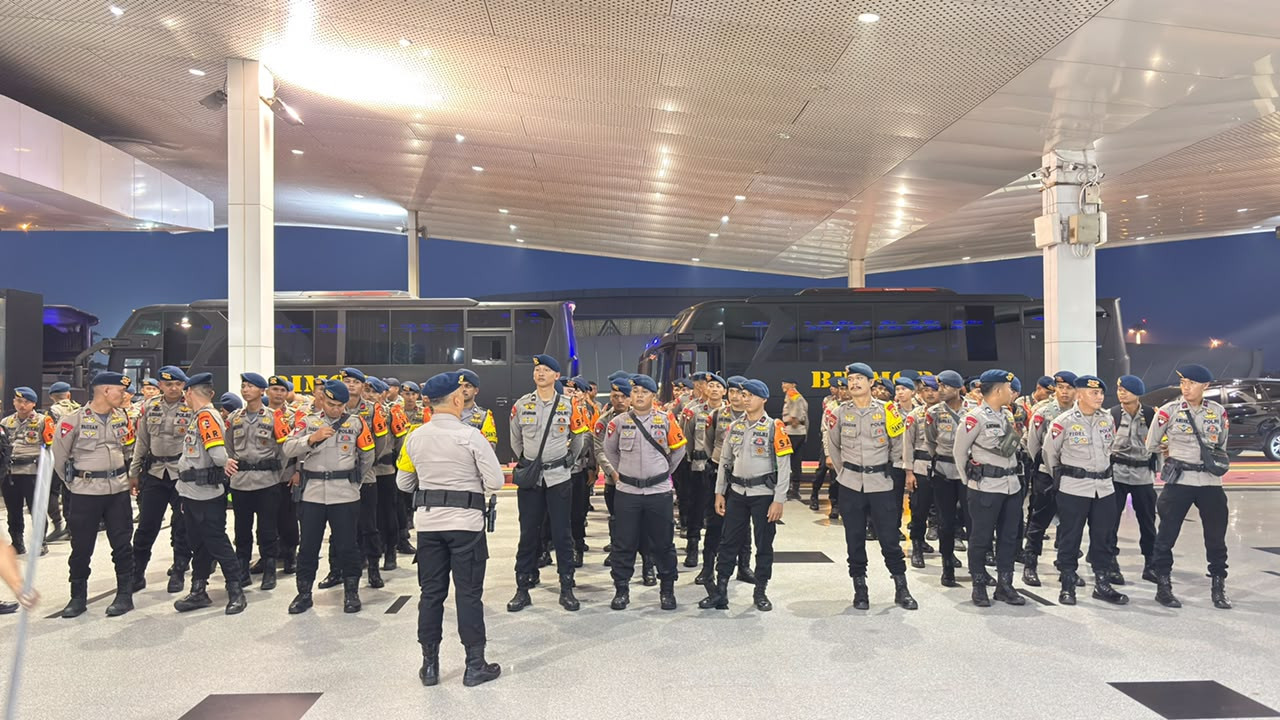 Polri Terus Perkuat Penanganan Karhutla, Tambahan Personel Brimob Dikirim dari Luar Daerah