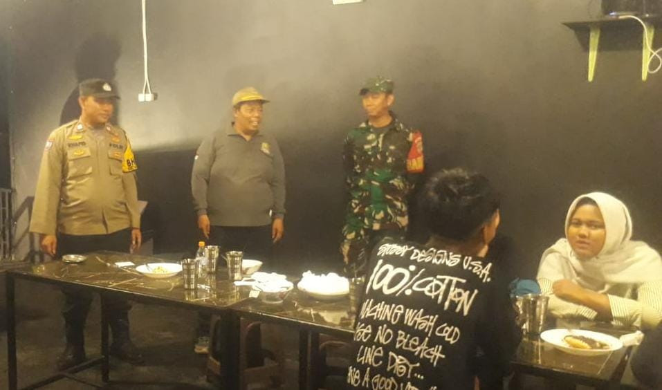 TIGA PILAR KELURAHAN CIMUNING GELAR PATROLI DAN HIMBAUAN JAM MALAM BAGI PESERTA DIDIK