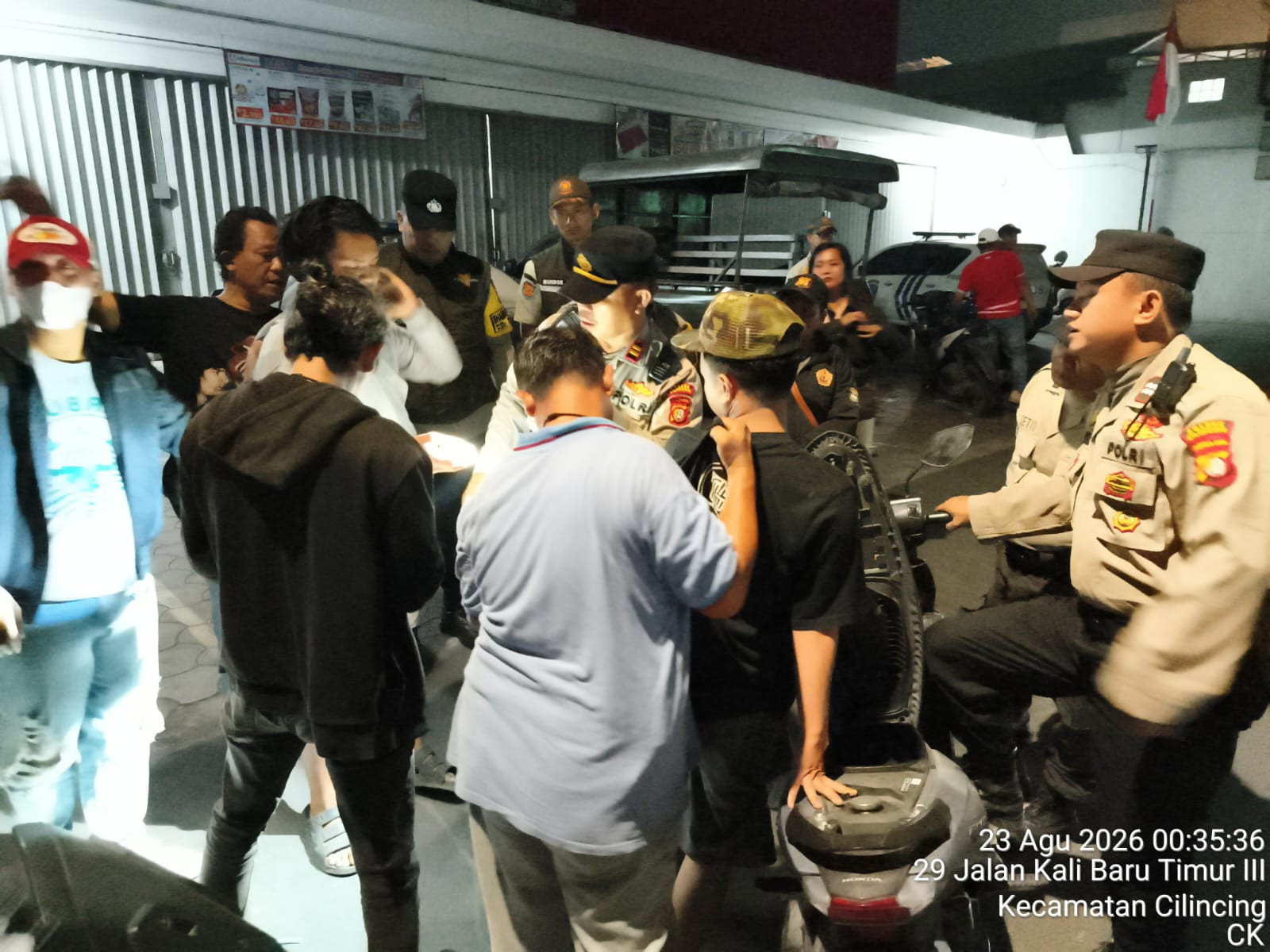 Polsek Cilincing  Tingkatkan Patroli KRYD, Dua Orang Diamankan Diduga Bawa Sabu