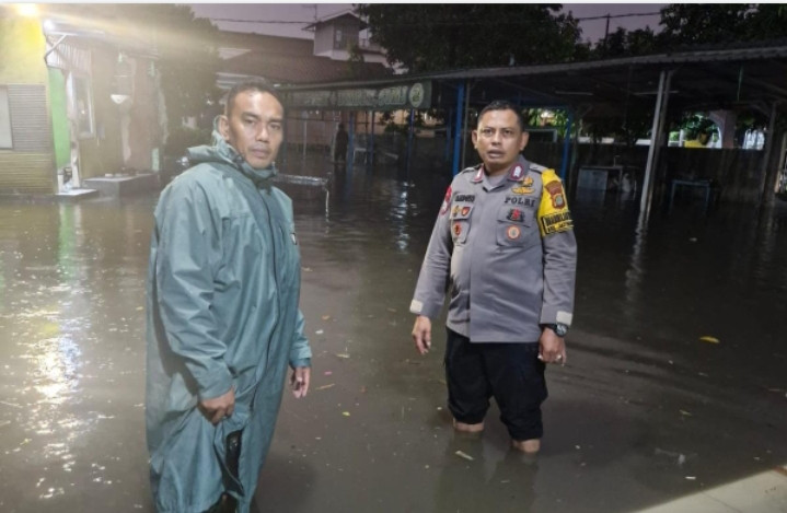 Peningkatan Kewaspadaan Warga oleh Bhabinkamtibmas dan Babinsa di Lokasi Genangan Air