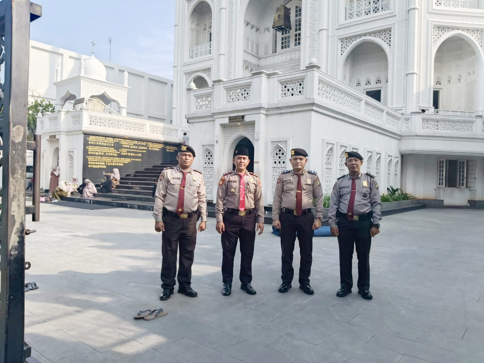 25 Personel Ditpamobvit Polda Metro Jaya Amankan Masjid Saat Idul Adha