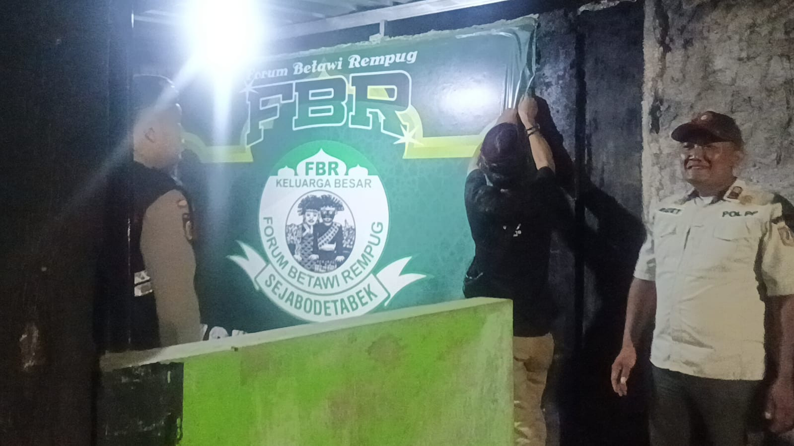 Polsek Cilincing Tertibkan Posko dan Atribut Ormas FBR dalam Operasi Berantas Jaya 2025