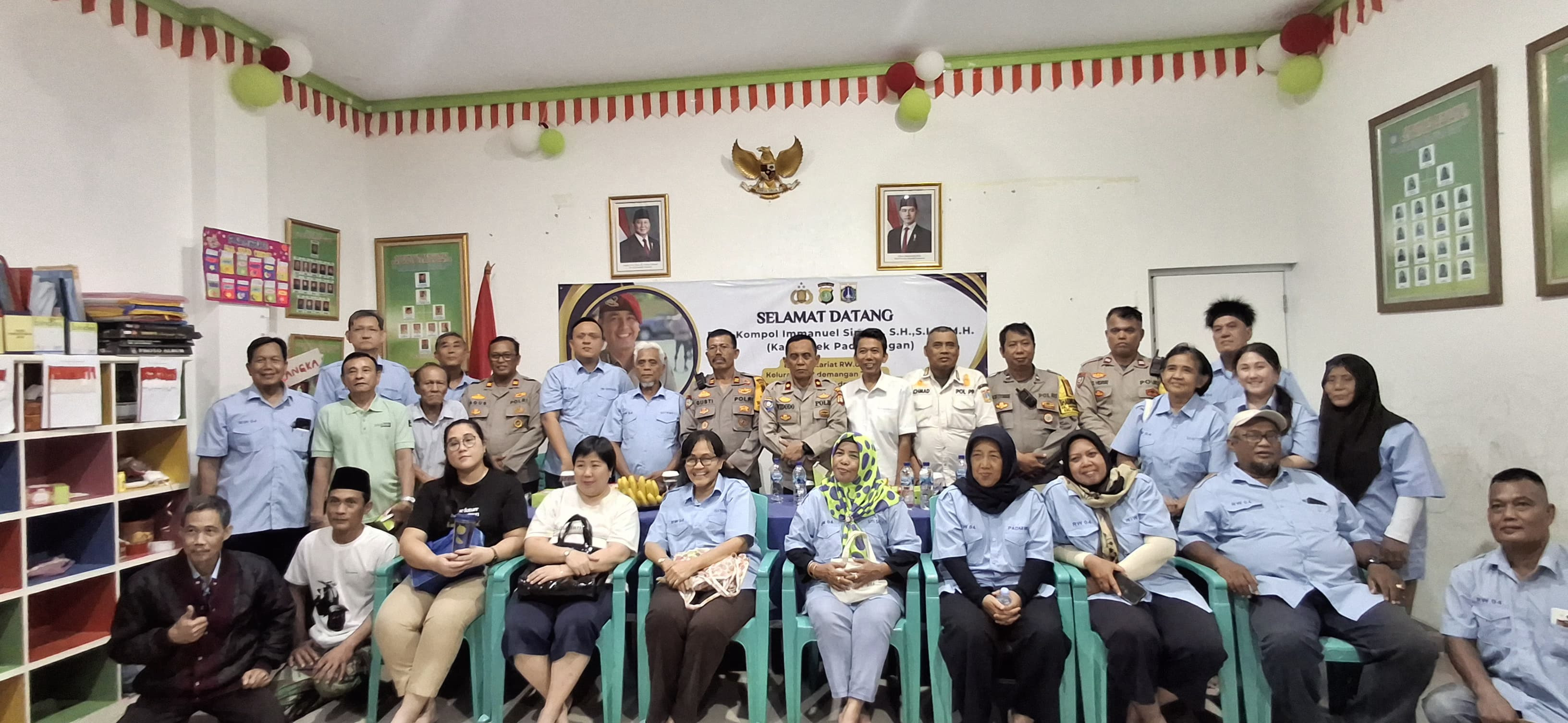 Polisi dan Warga Ngopi Bareng di Pademangan Timur, Bahas Keamanan Lingkungan