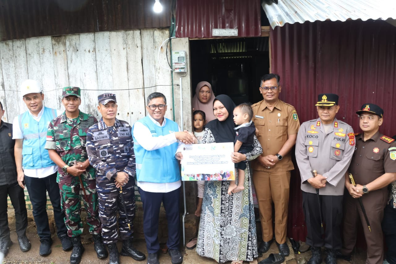 Danlanal Sabang Hadiri Penyerahan Listrik Gratis dan Santunan Dalam Rangka Hari Listrik Nasional Ke-80