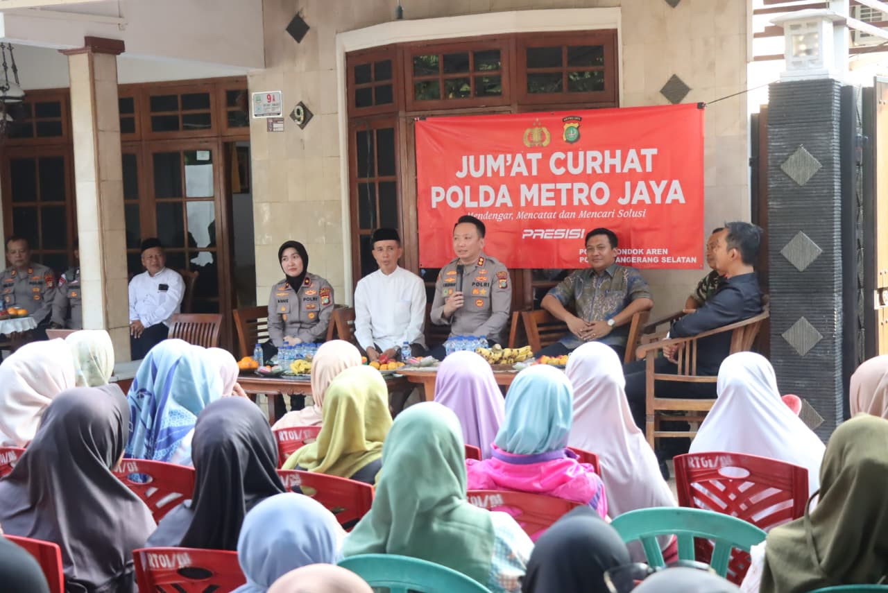 Jum’at Curhat Bersama Warga Pondok Pucung, Kapolres Tangsel Berpesan Jaga Lingkungan