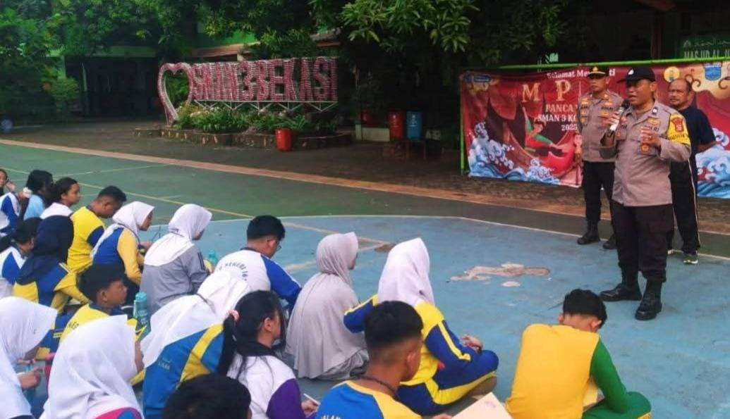 Penyuluhan MPLS di SMAN 3 Bekasi: Polisi Tanamkan Disiplin dan Kesadaran Hukum Pada Siswa Baru