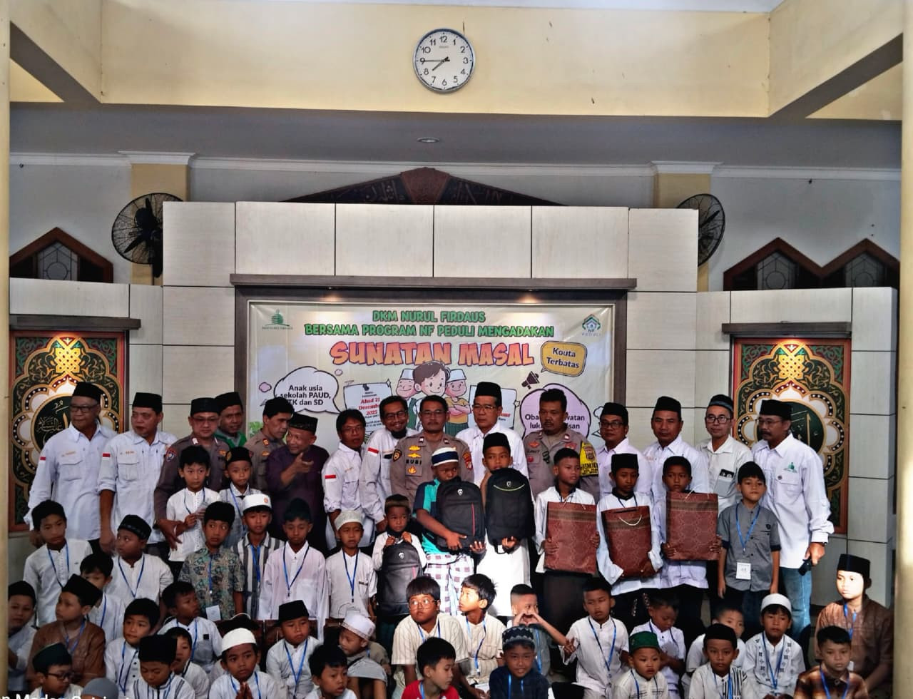 Polsek Medan Satria Laksanakan Pengamanan Khitanan Massal di Masjid Jami Nurul Firdaus