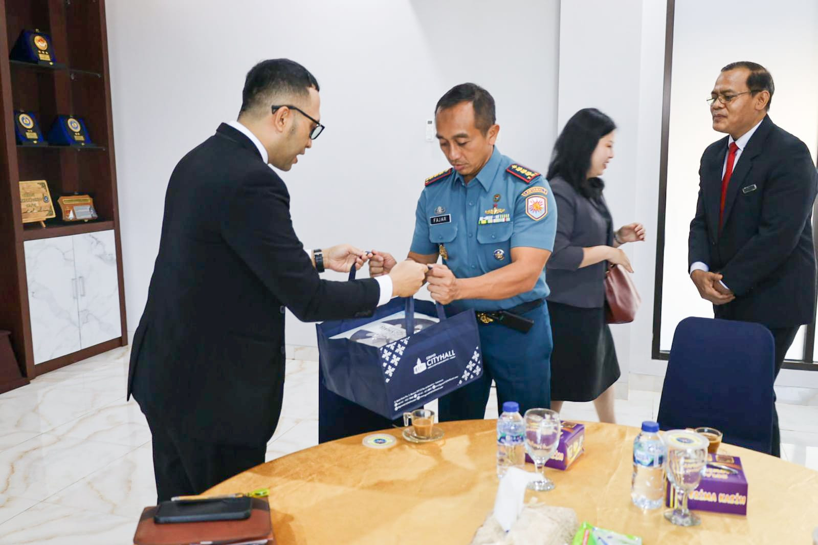 Wadan Lantamal I Terima Audiensi General Manager (GM) Hotel Grand City Hall Medan