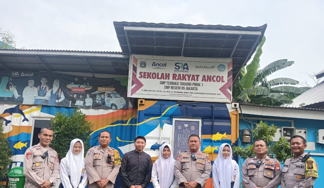 Polisi Sambangi Sekolah Rakyat Ancol, Ingatkan Bahaya Narkoba dan Kenakalan Remaja