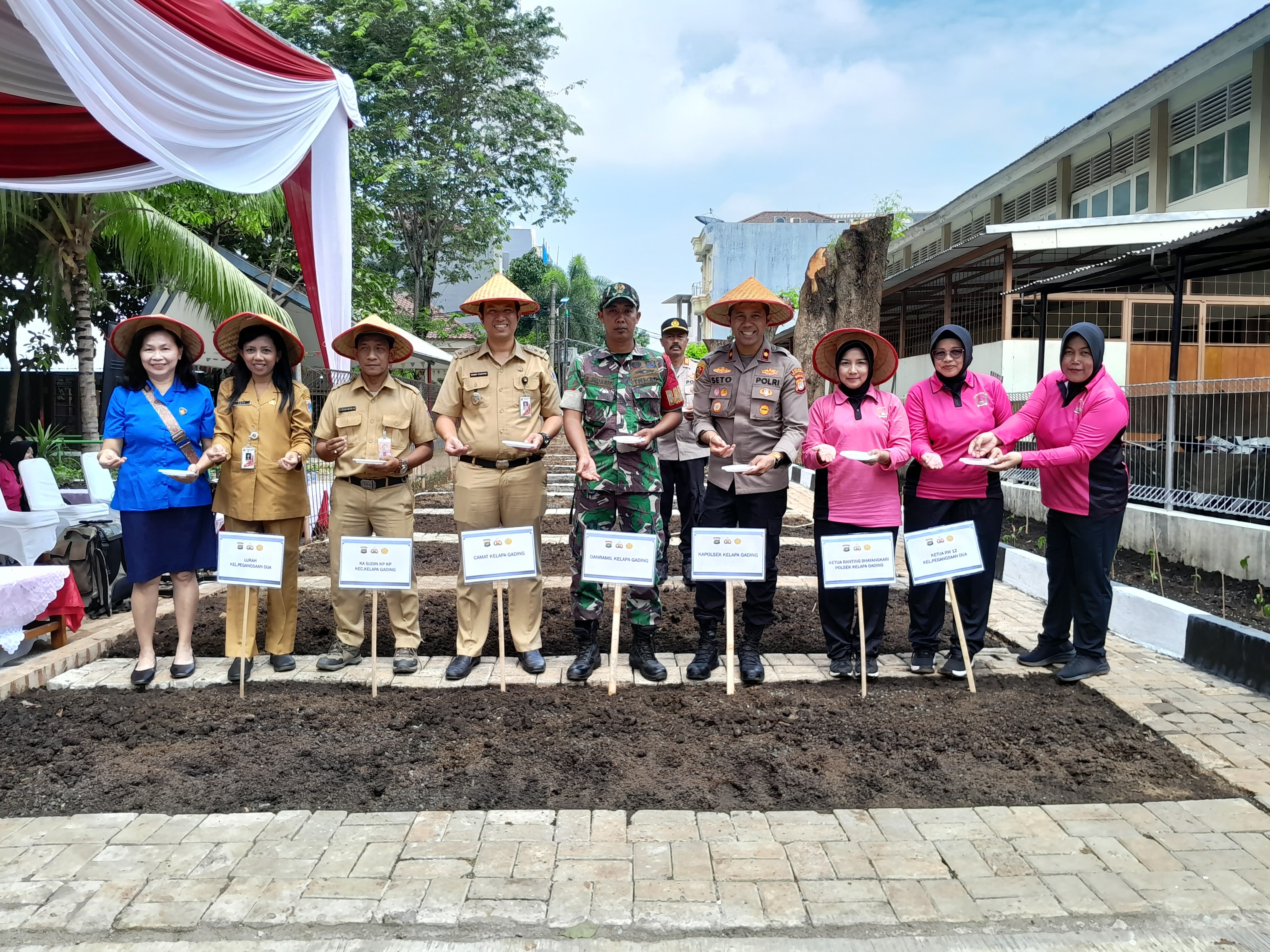 Polsek Kelapa Gading Dukung Ketahanan Pangan melalui Program Perkarangan Pangan Lestari