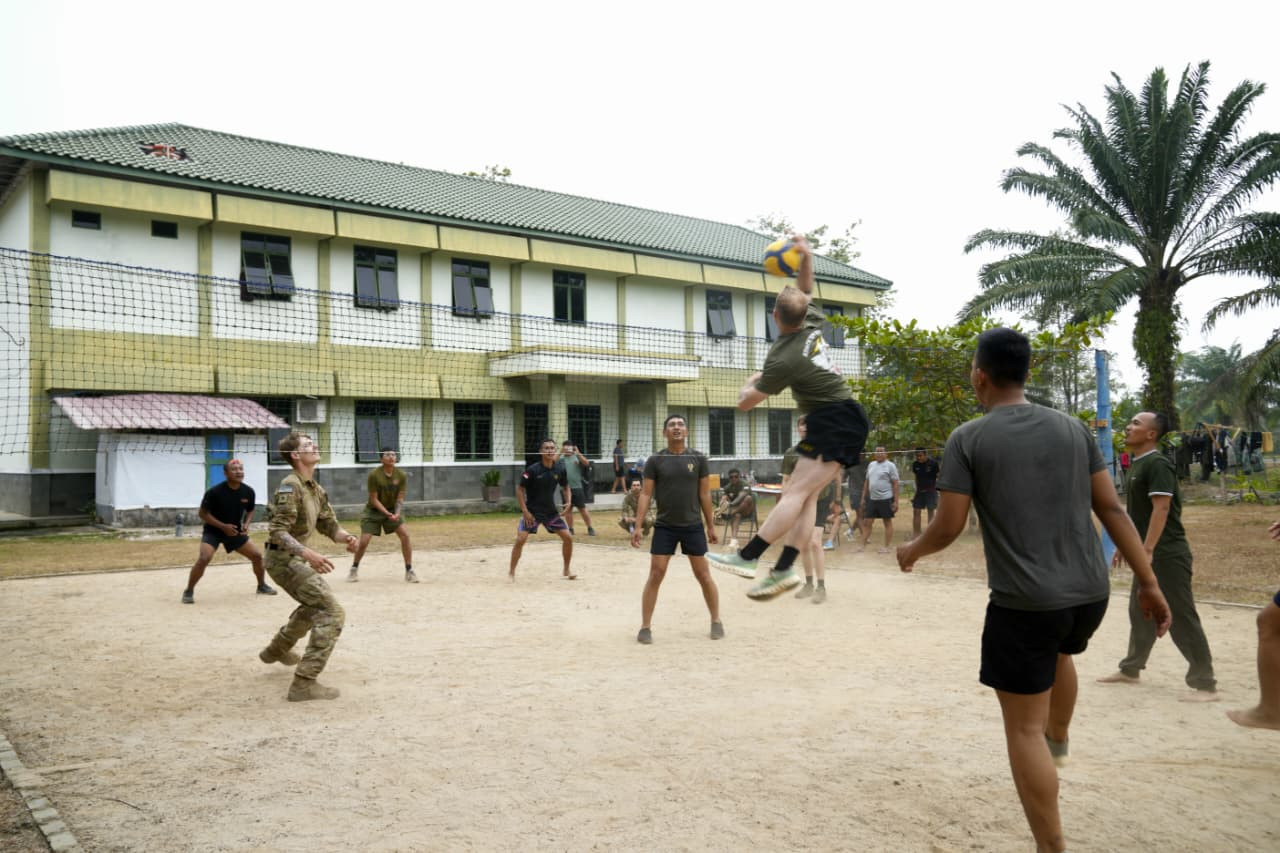 Olahraga Bersama Pererat Persahabatan Prajurit TNI dan Negara Sahabat di SGS 2026