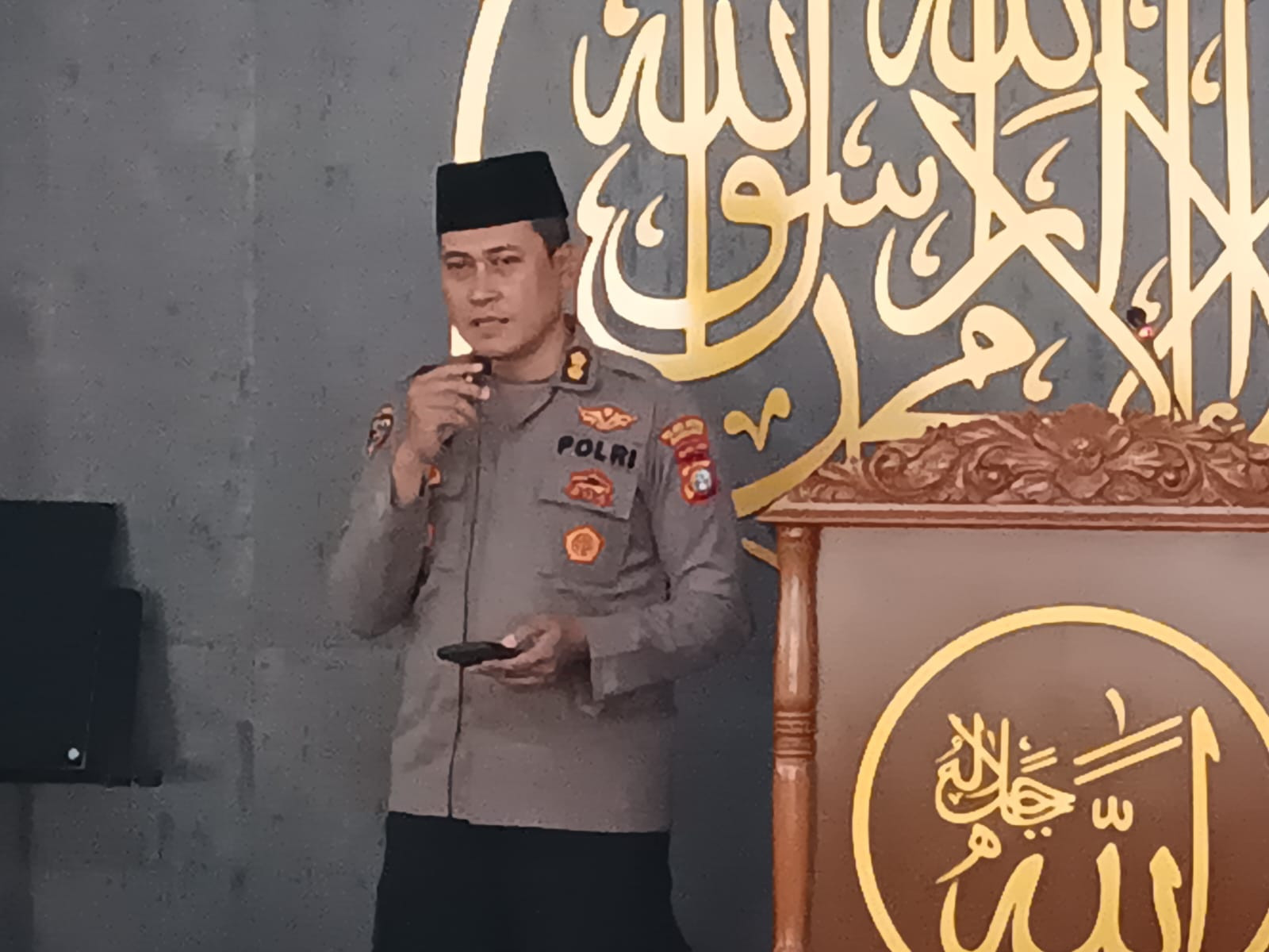 Polres Metro Jakarta Utara Gelar Sholat Jumat Bersama Tokoh Agama dan Masyarakat di Kelapa Gading