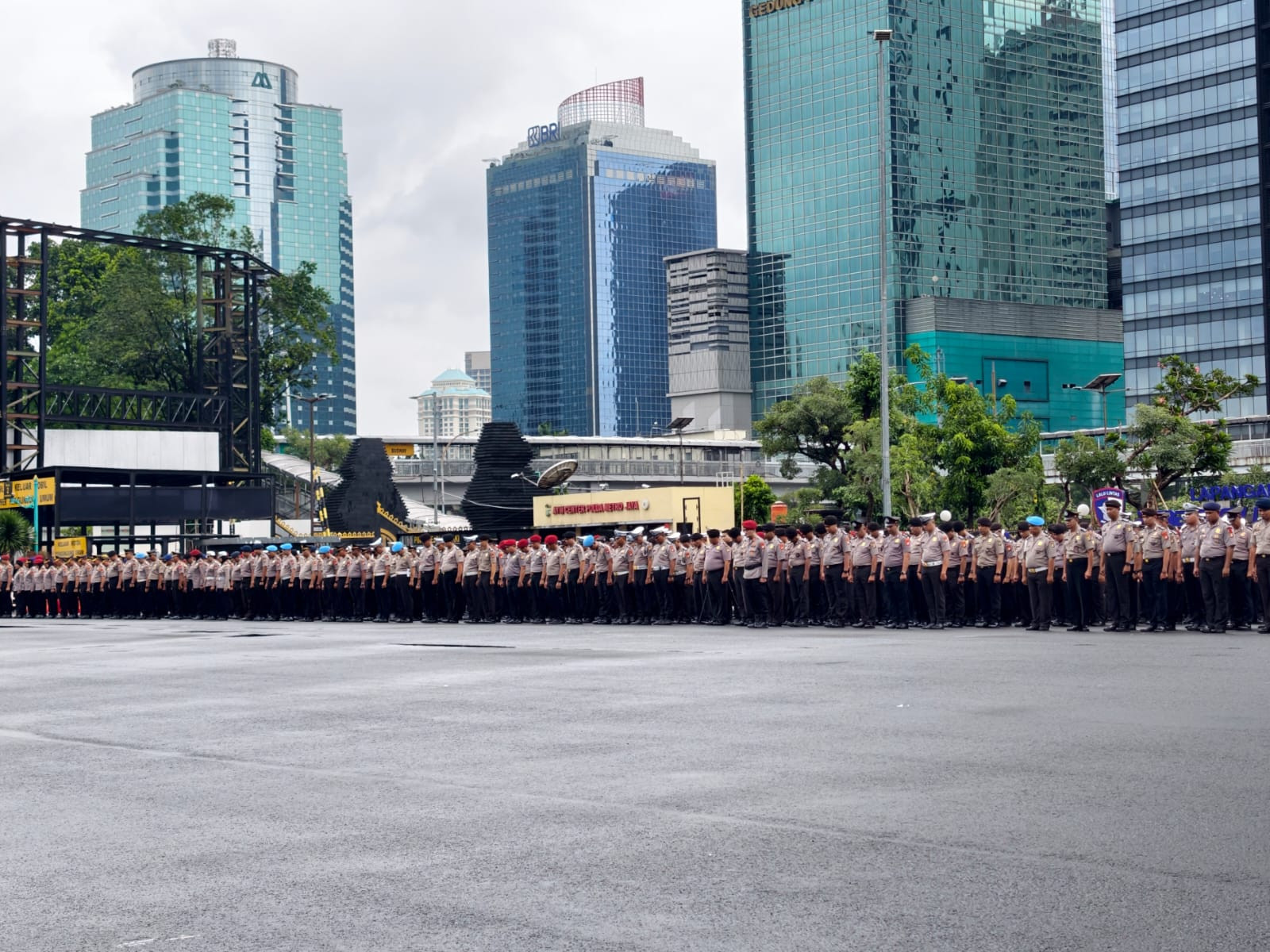 Upacara Kenaikan Pangkat Polda Metro Jaya, Kapolda: Amanah untuk Meningkatkan Pelayanan